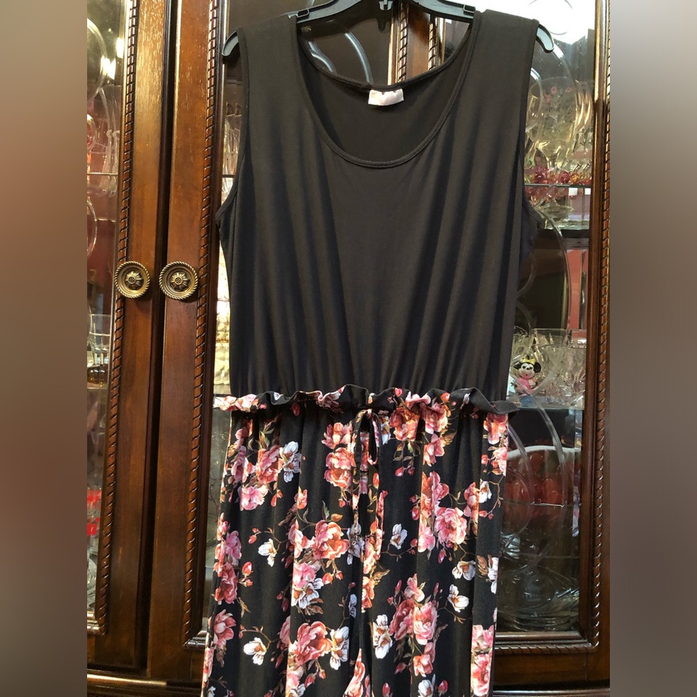 Black Floral Sleeveless Women’s Jumpsuit